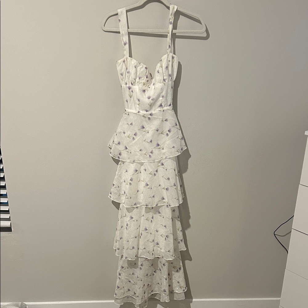 White Floral Tiered Maxi Dress with Sweetheart Neckline